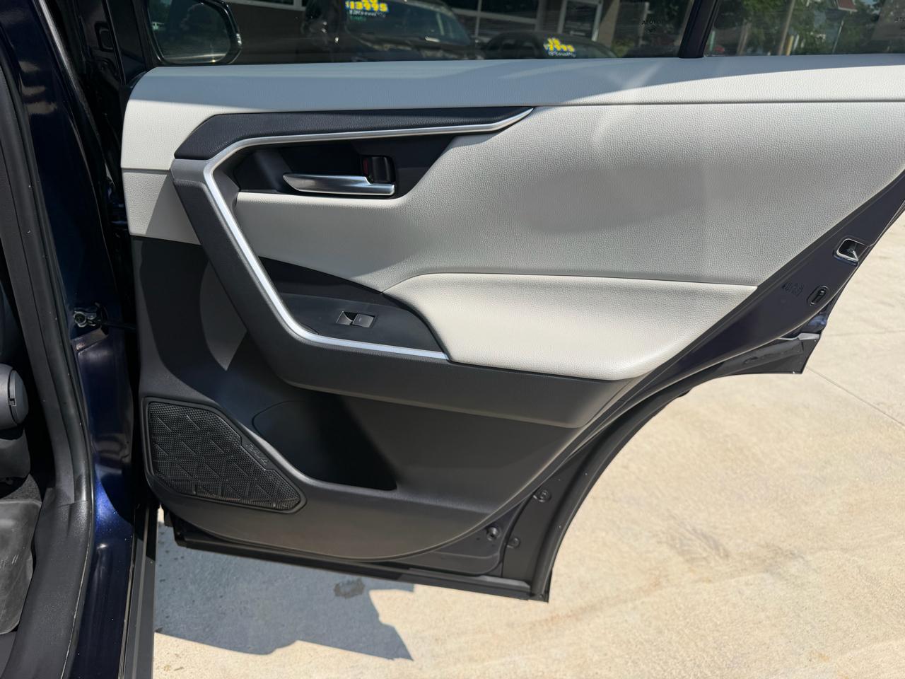 Toyota RAV4 Hybrid XLE AWD (Natl) 2022