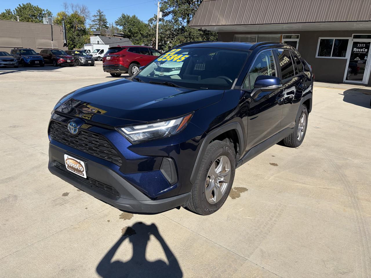 Toyota RAV4 Hybrid XLE AWD (Natl) 2022