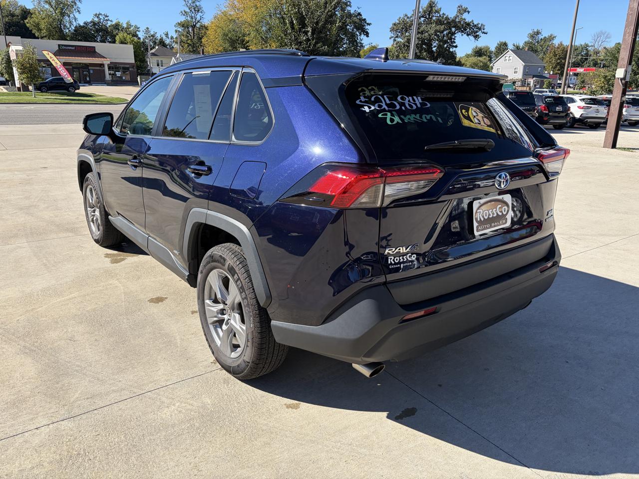 Toyota RAV4 Hybrid XLE AWD (Natl) 2022