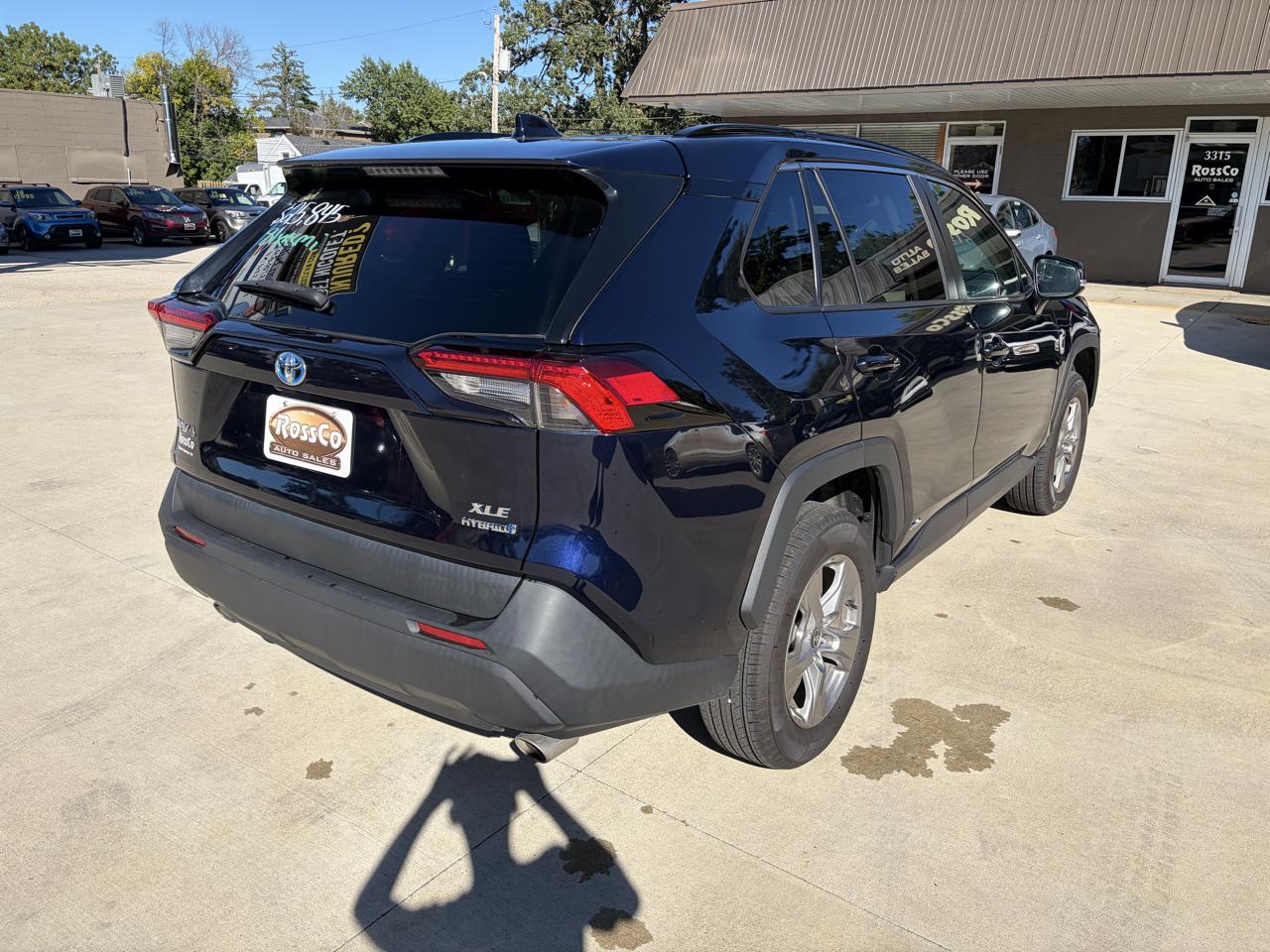 Toyota RAV4 Hybrid XLE AWD (Natl) 2022