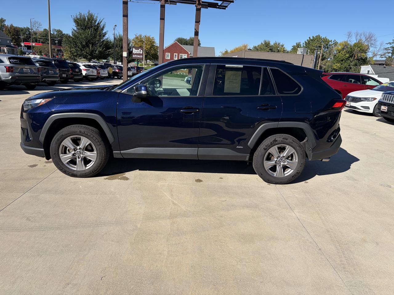 Toyota RAV4 Hybrid XLE AWD (Natl) 2022