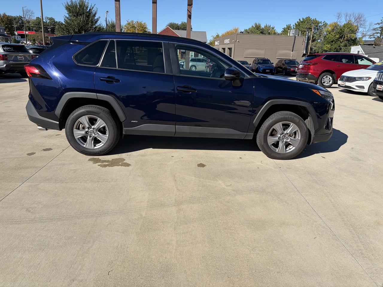 Toyota RAV4 Hybrid XLE AWD (Natl) 2022