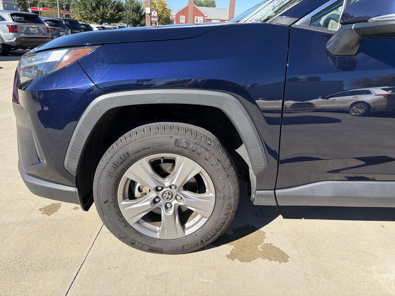 Toyota RAV4 Hybrid XLE AWD (Natl) 2022