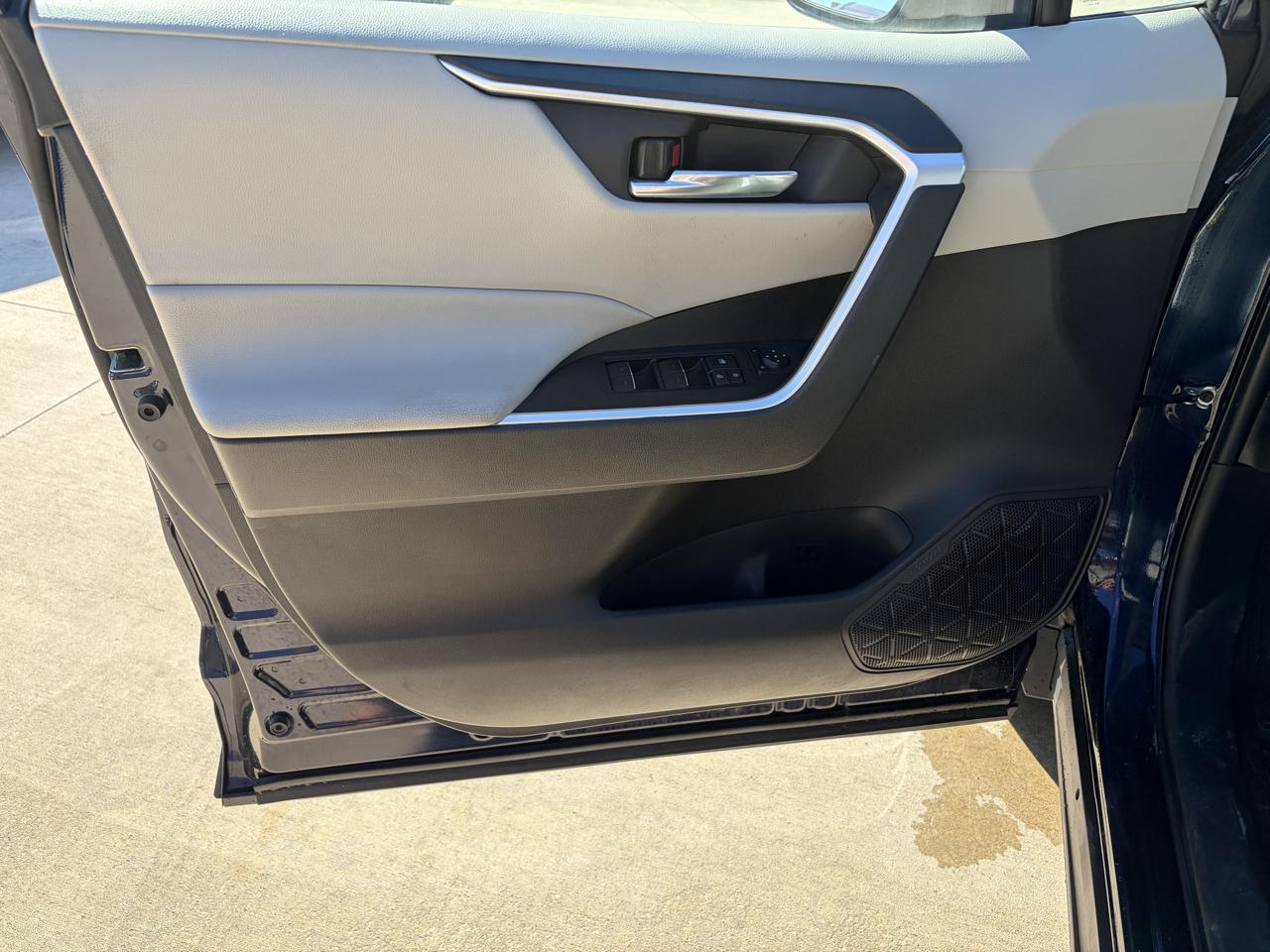Toyota RAV4 Hybrid XLE AWD (Natl) 2022