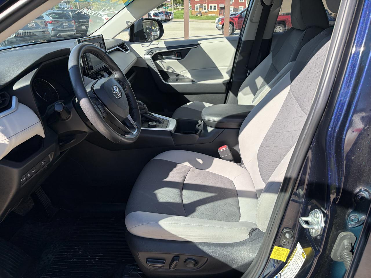 Toyota RAV4 Hybrid XLE AWD (Natl) 2022
