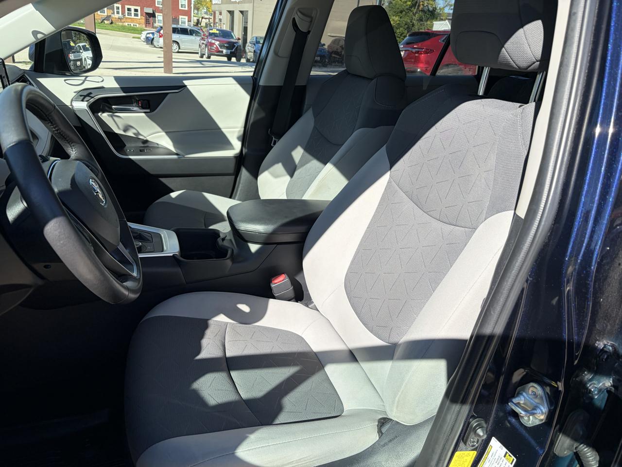 Toyota RAV4 Hybrid XLE AWD (Natl) 2022