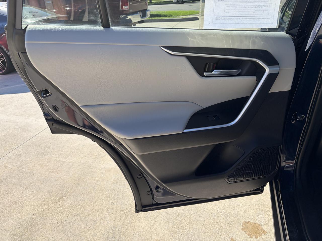 Toyota RAV4 Hybrid XLE AWD (Natl) 2022