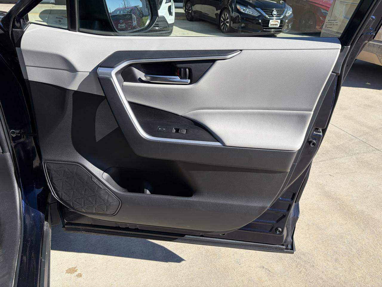 Toyota RAV4 Hybrid XLE AWD (Natl) 2022