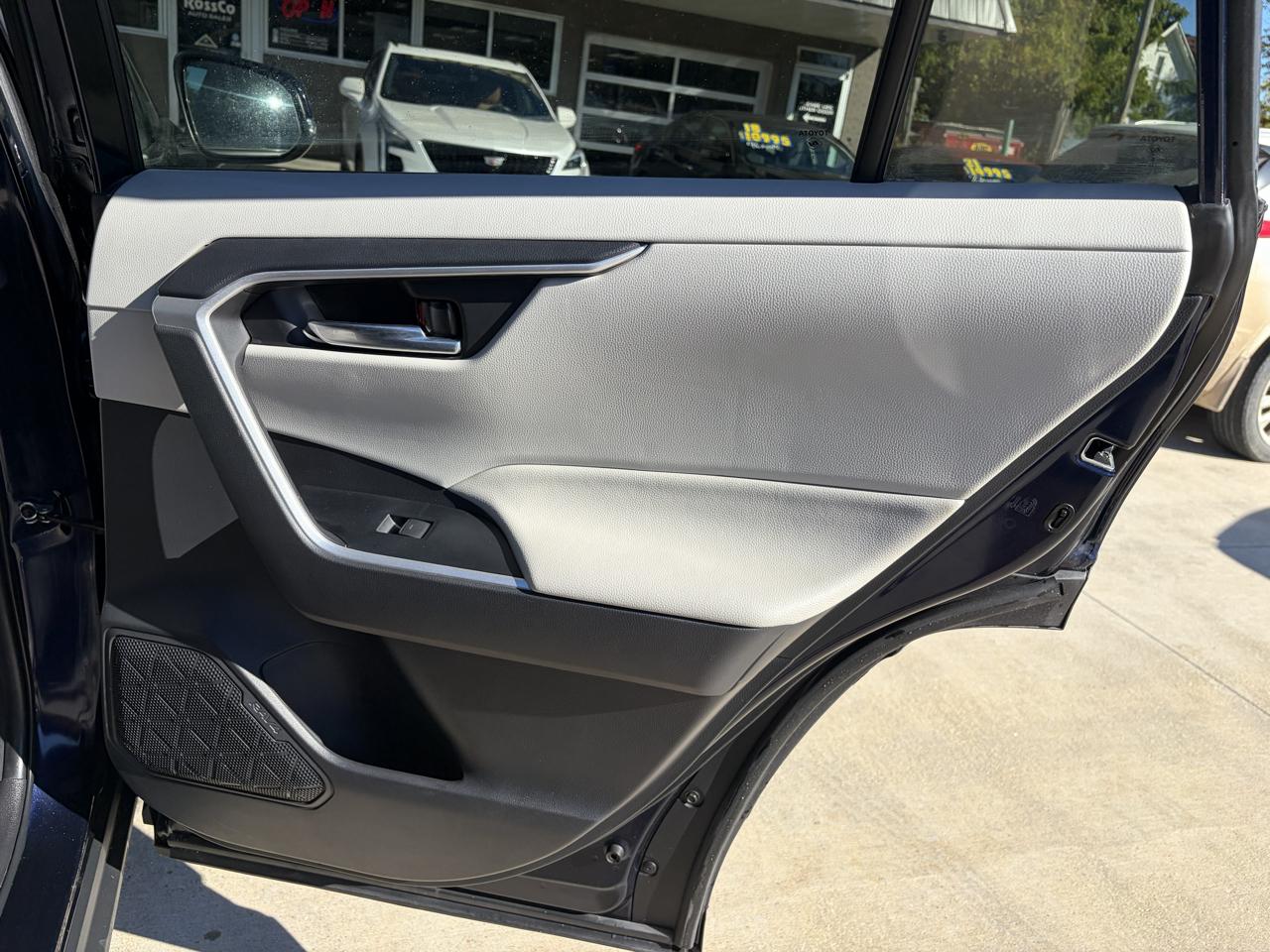 Toyota RAV4 Hybrid XLE AWD (Natl) 2022