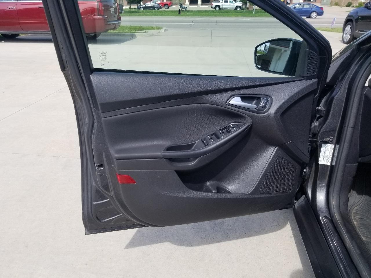 Ford Focus SE Sedan 2018