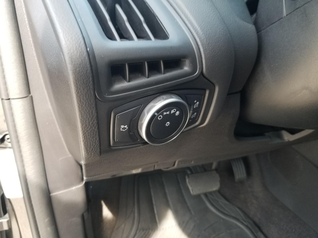 Ford Focus SE Sedan 2018