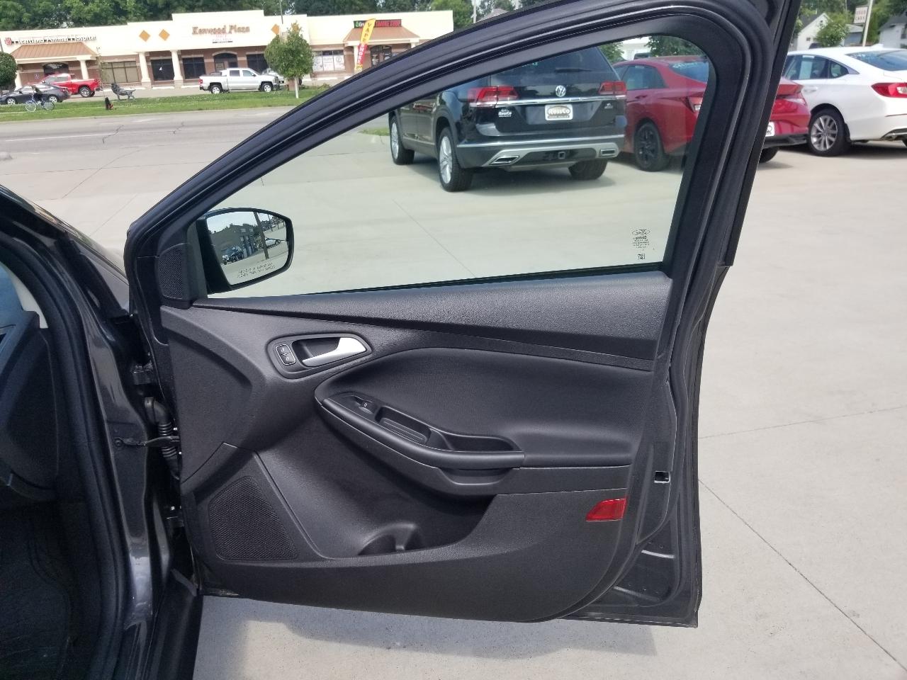 Ford Focus SE Sedan 2018