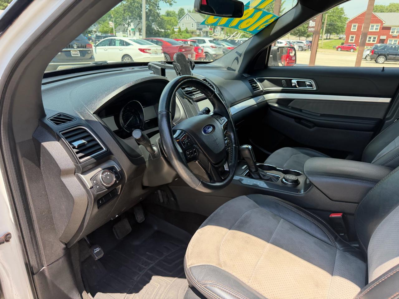 Ford Explorer XLT 4WD 2017
