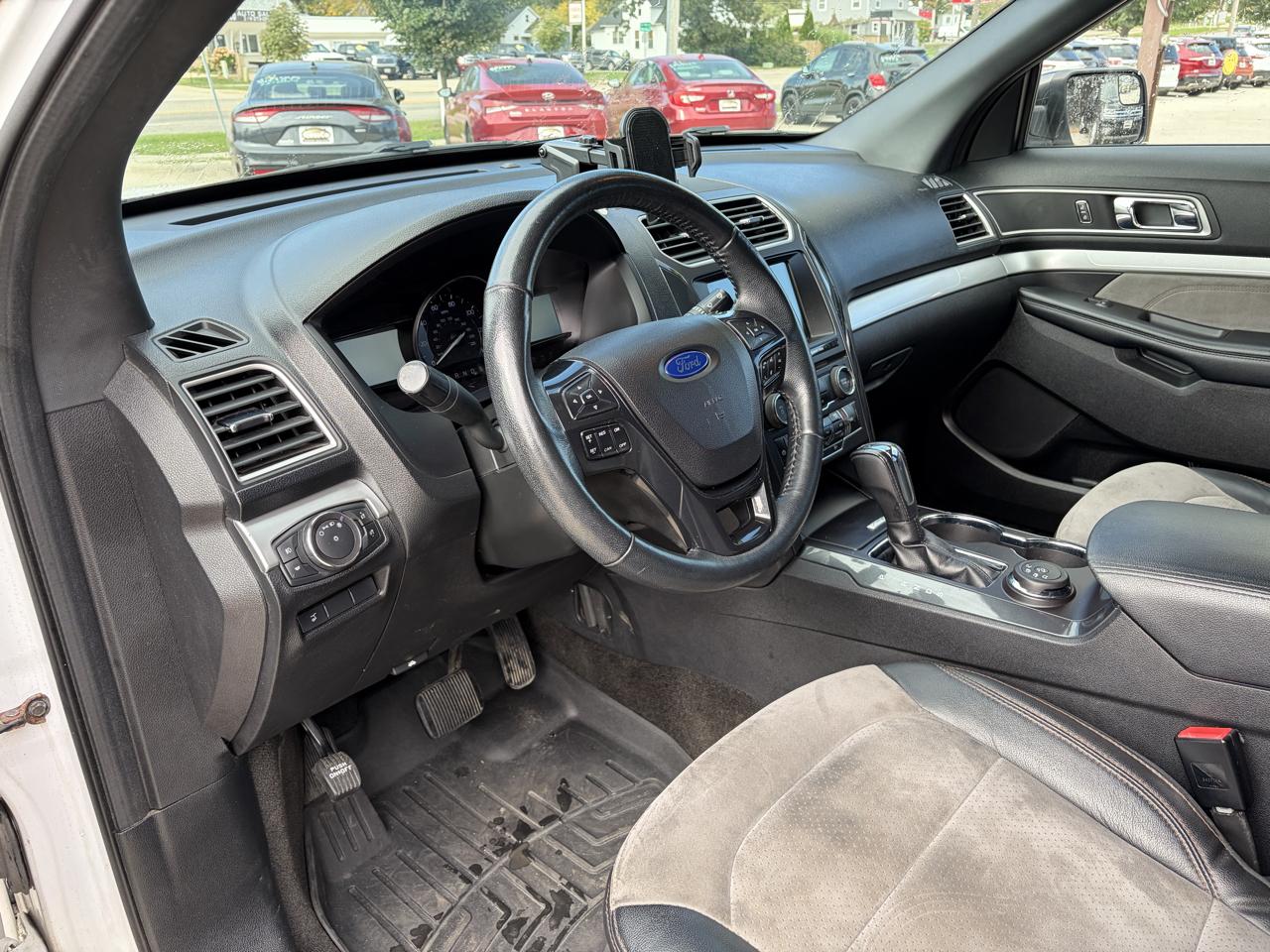 Ford Explorer XLT 4WD 2017