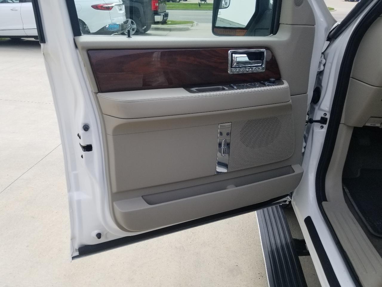 Lincoln Navigator 4WD 4dr 2013