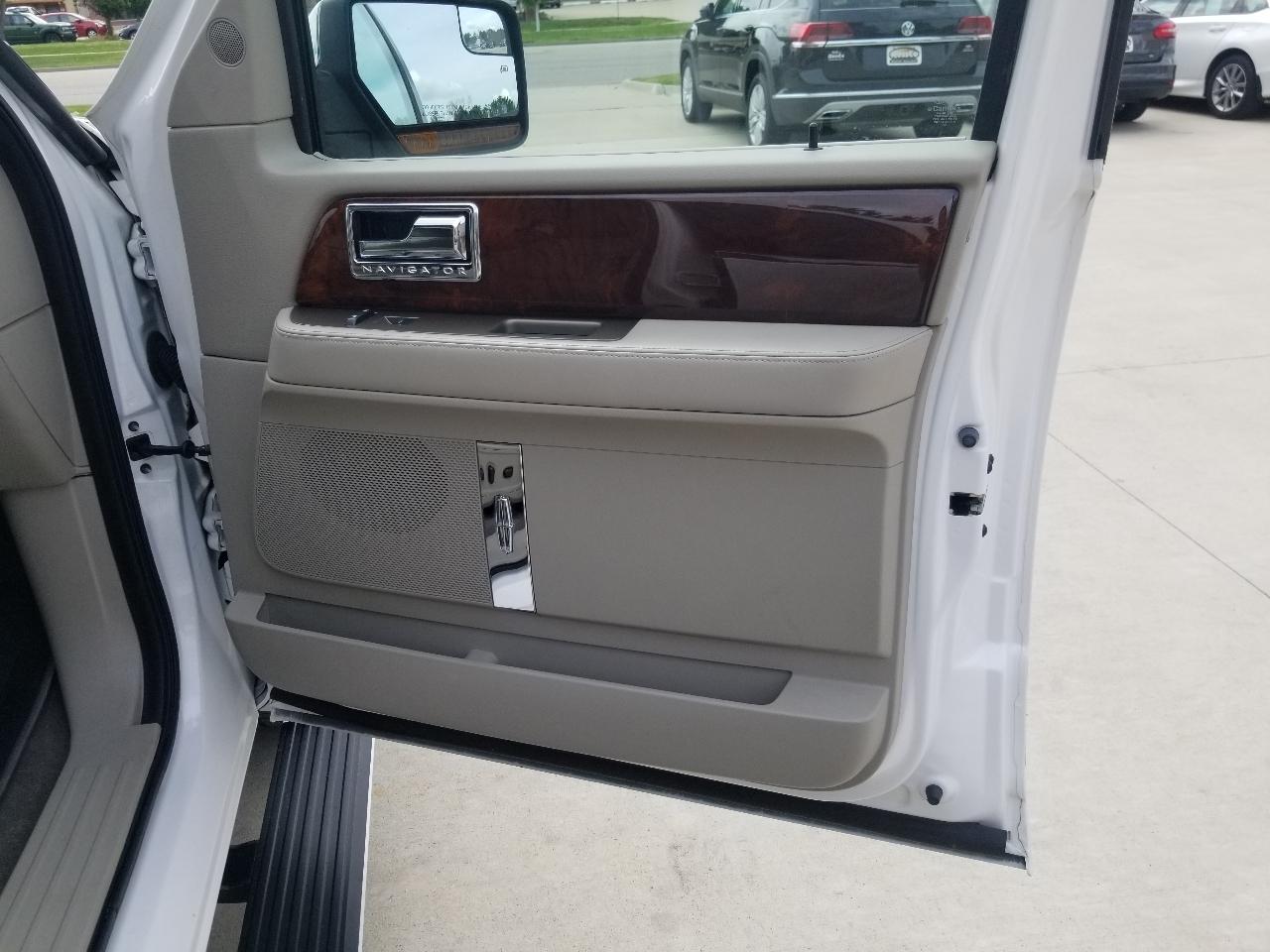 Lincoln Navigator 4WD 4dr 2013