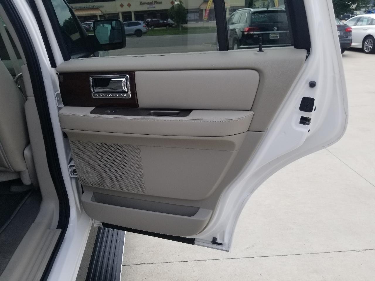 Lincoln Navigator 4WD 4dr 2013