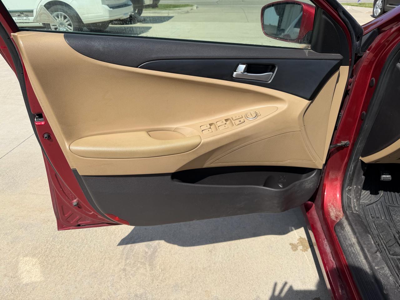 Hyundai Sonata 4dr Sdn 2.4L Auto GLS 2012