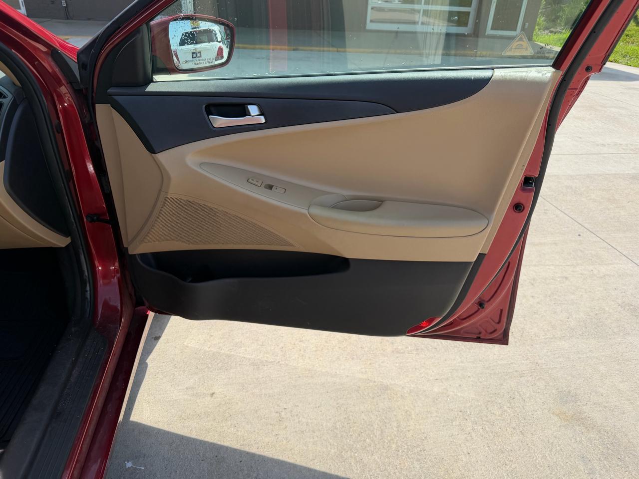 Hyundai Sonata 4dr Sdn 2.4L Auto GLS 2012