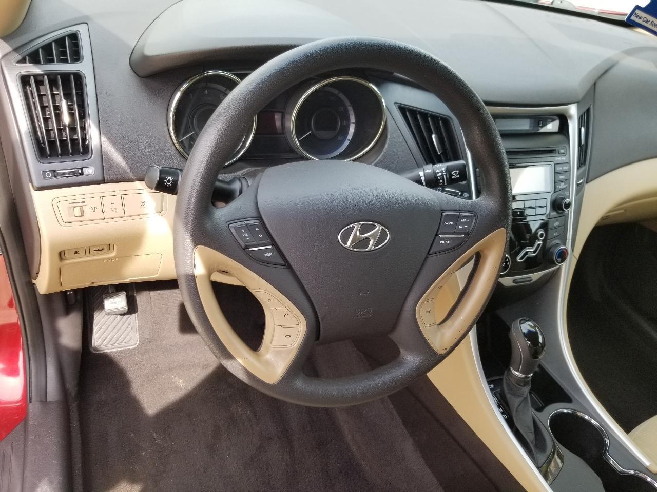 Hyundai Sonata 4dr Sdn 2.4L Auto GLS 2012