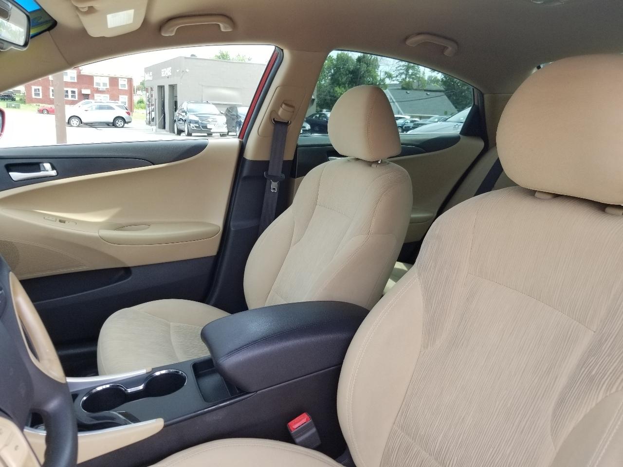 Hyundai Sonata 4dr Sdn 2.4L Auto GLS 2012