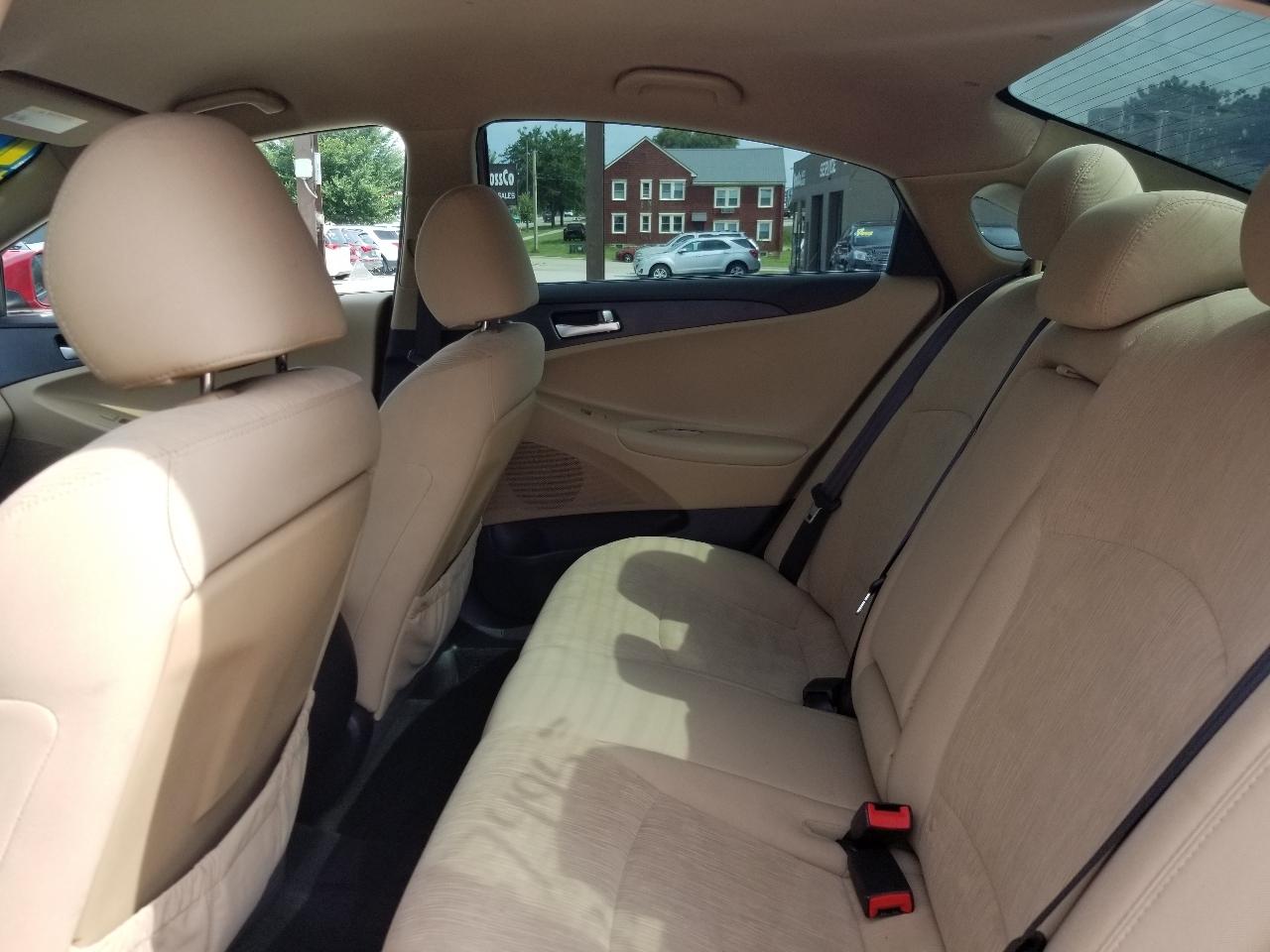Hyundai Sonata 4dr Sdn 2.4L Auto GLS 2012