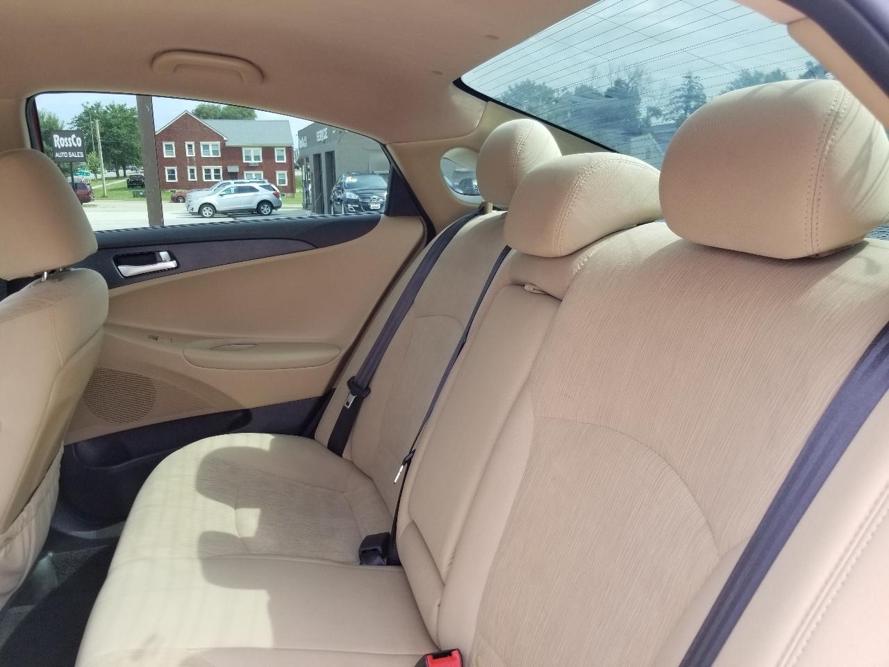 Hyundai Sonata 4dr Sdn 2.4L Auto GLS 2012