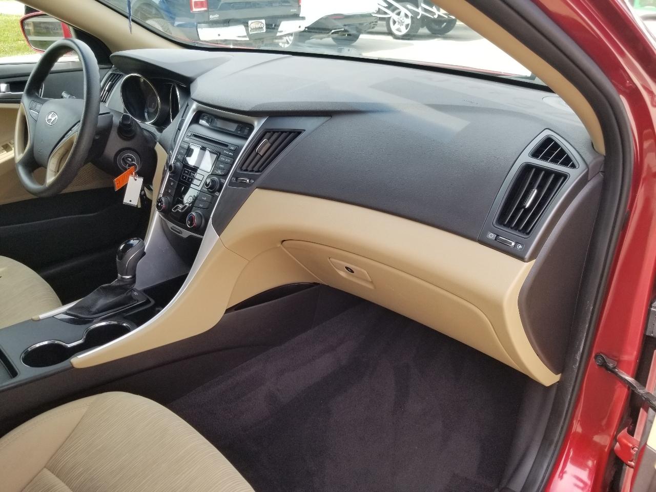 Hyundai Sonata 4dr Sdn 2.4L Auto GLS 2012