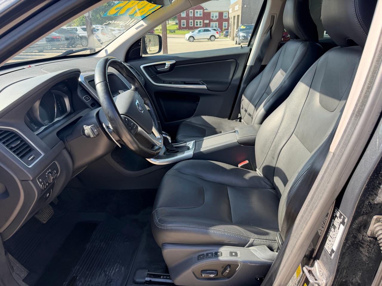 Volvo XC60 2015.5 AWD 4dr T6 Platinum 2015