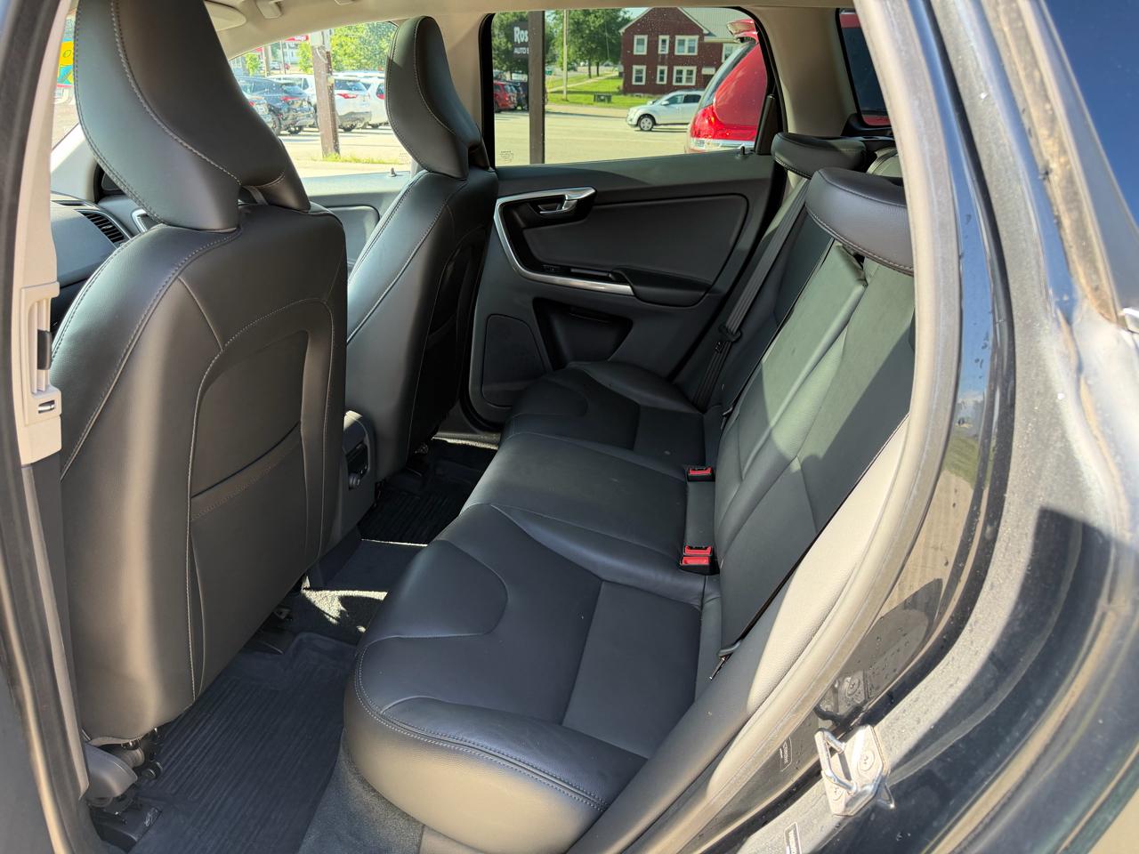 Volvo XC60 2015.5 AWD 4dr T6 Platinum 2015