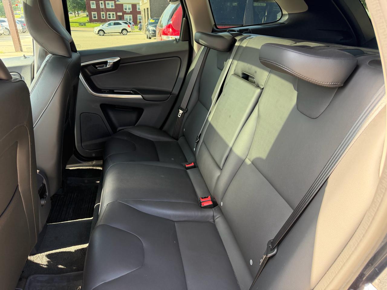 Volvo XC60 2015.5 AWD 4dr T6 Platinum 2015