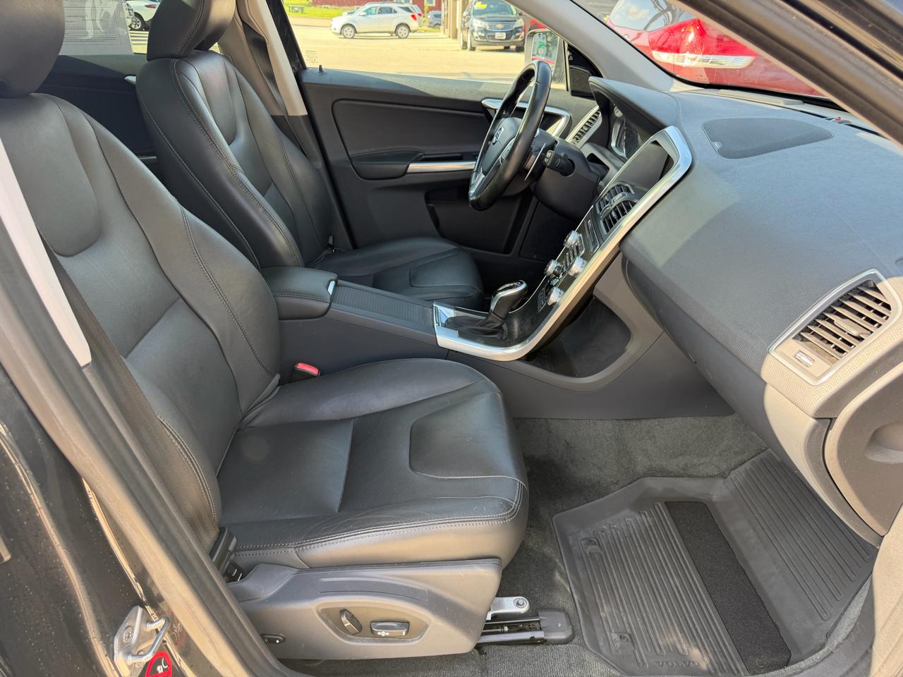 Volvo XC60 2015.5 AWD 4dr T6 Platinum 2015