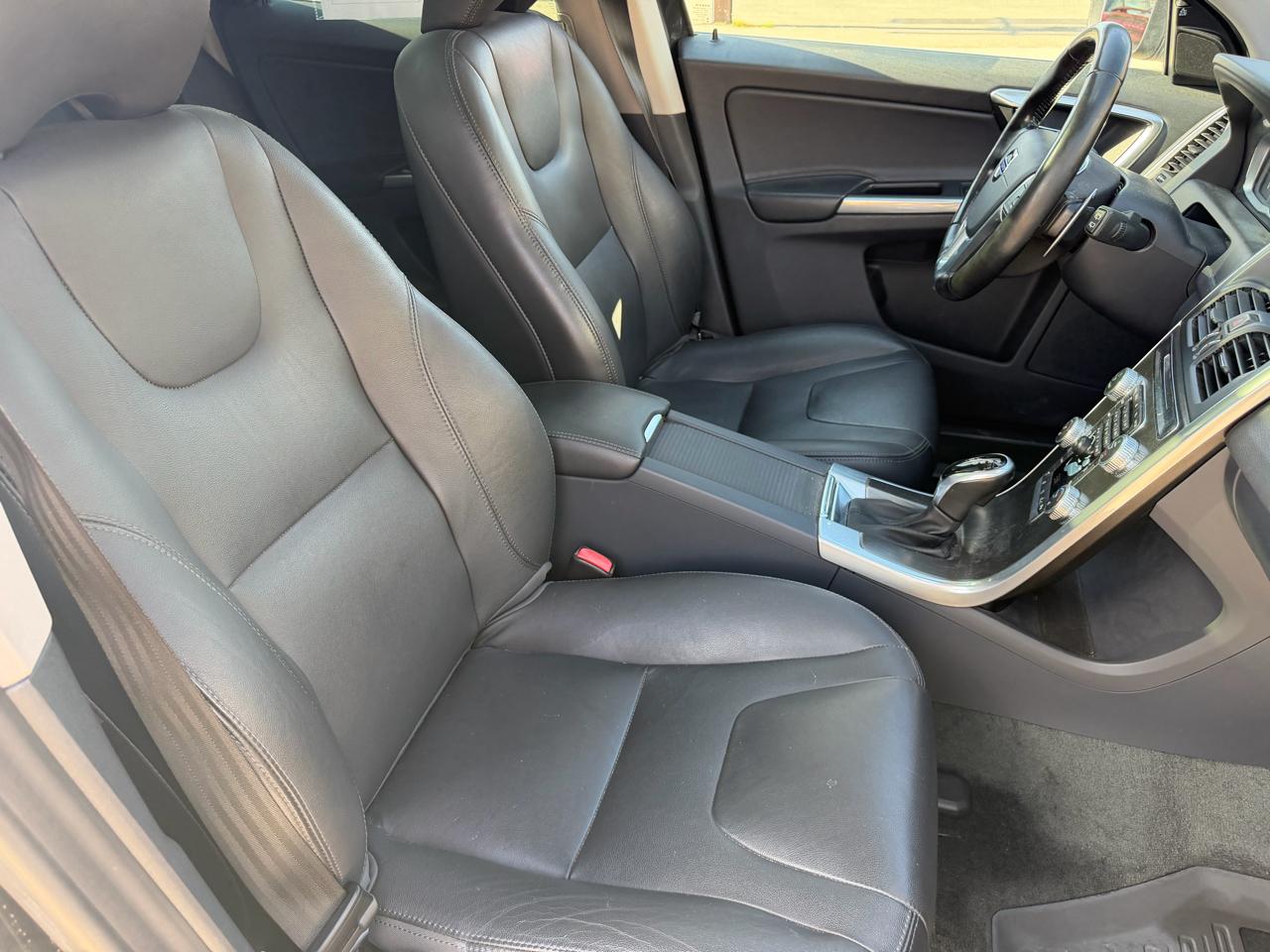 Volvo XC60 2015.5 AWD 4dr T6 Platinum 2015