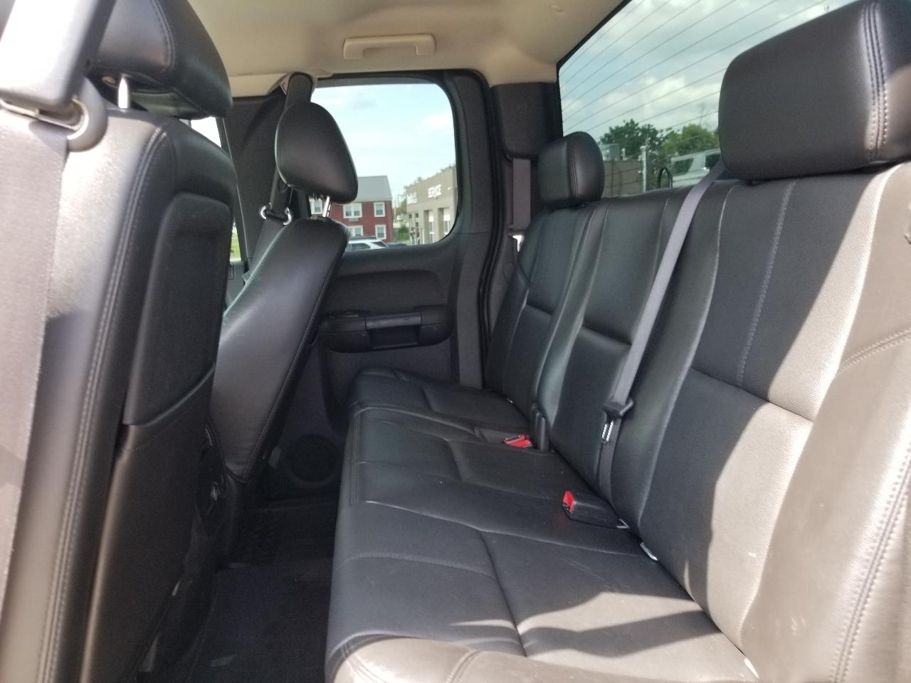 Chevrolet Silverado 2500HD 4WD Ext Cab 144.2" LTZ 2012