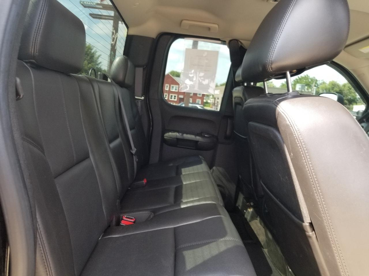 Chevrolet Silverado 2500HD 4WD Ext Cab 144.2" LTZ 2012