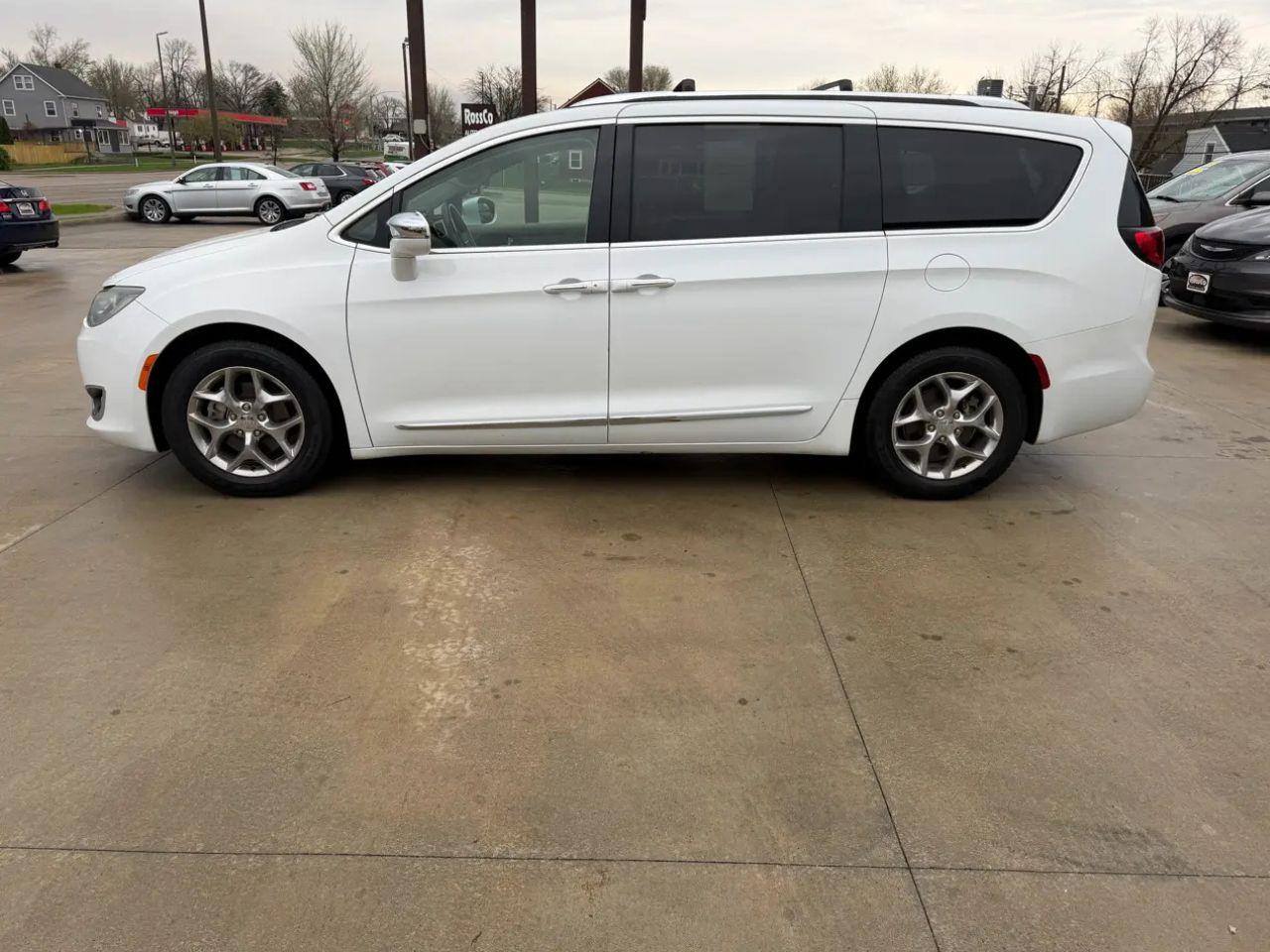 Chrysler Pacifica Limited FWD 2018