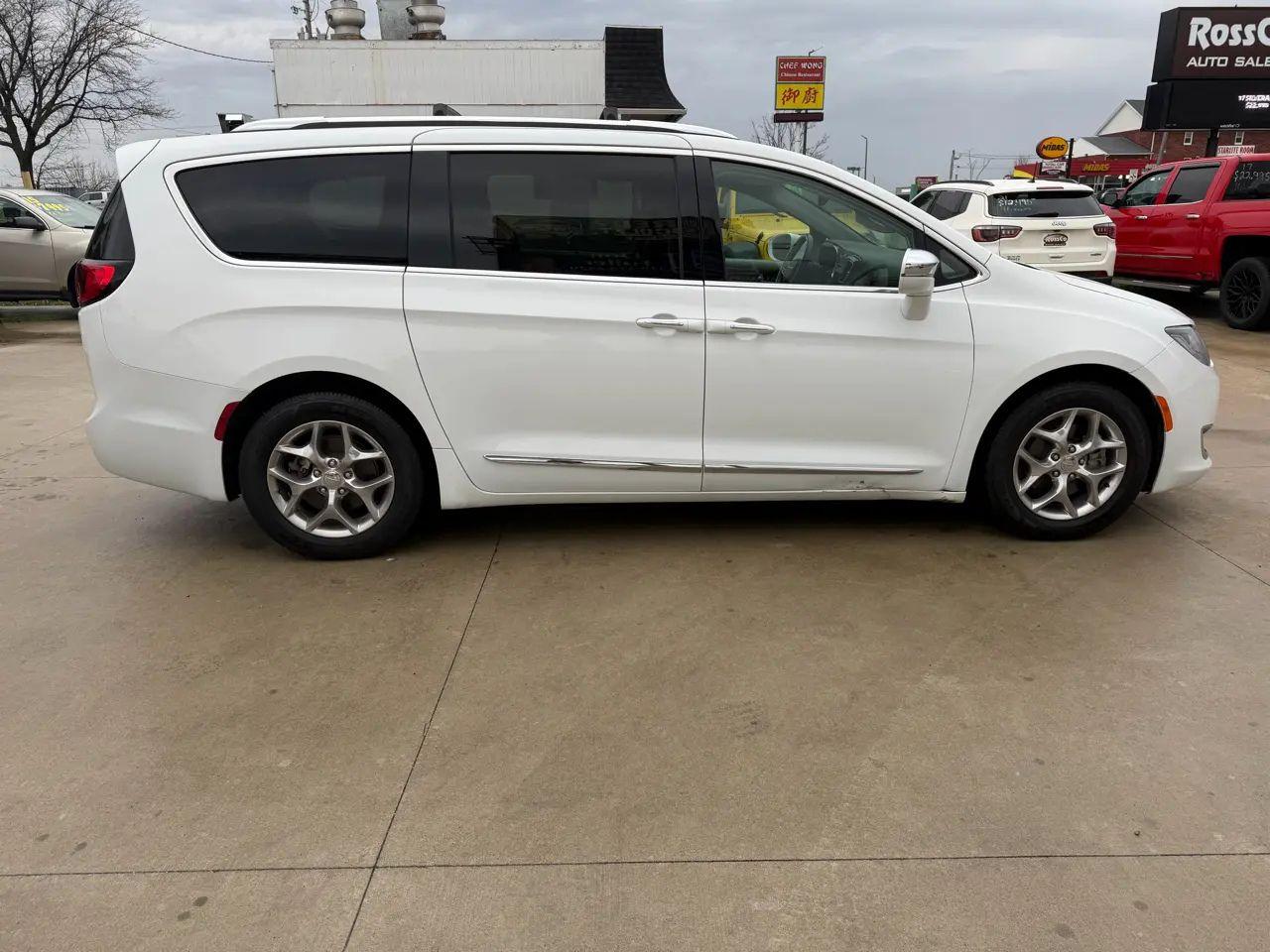 Chrysler Pacifica Limited FWD 2018
