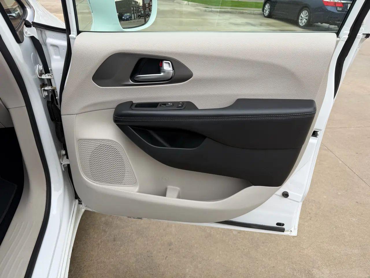 Chrysler Pacifica Limited FWD 2018