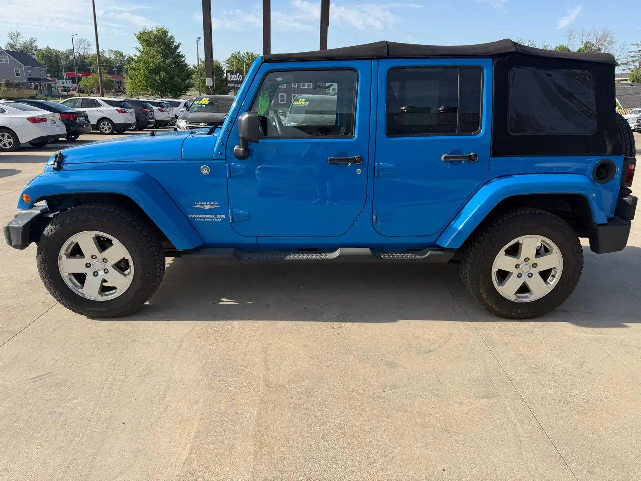 Jeep Wrangler Unlimited 4WD 4dr Sahara 2012