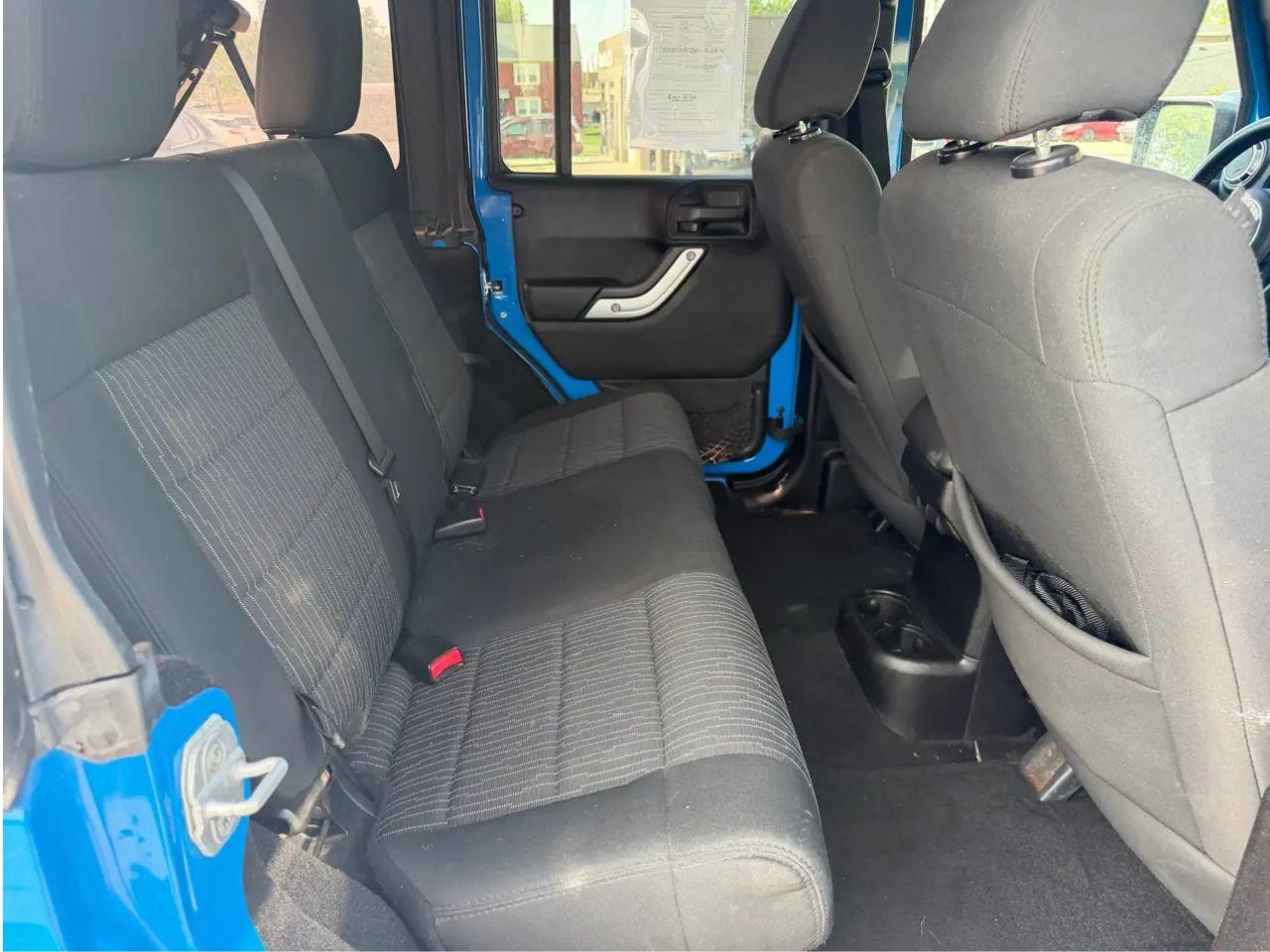 Jeep Wrangler Unlimited 4WD 4dr Sahara 2012
