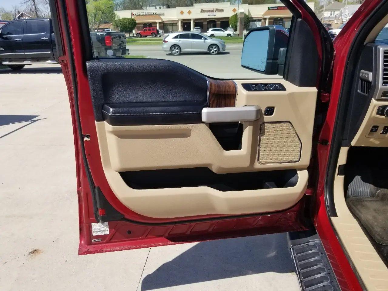 Ford F-150 2WD SuperCab 145" Lariat 2015