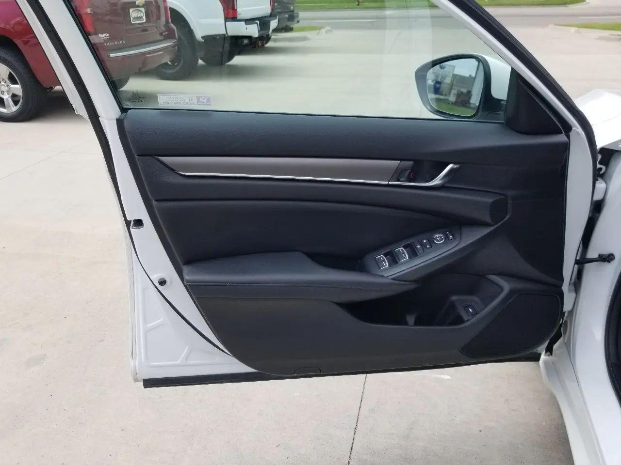 Honda Accord Sedan LX 1.5T CVT 2022