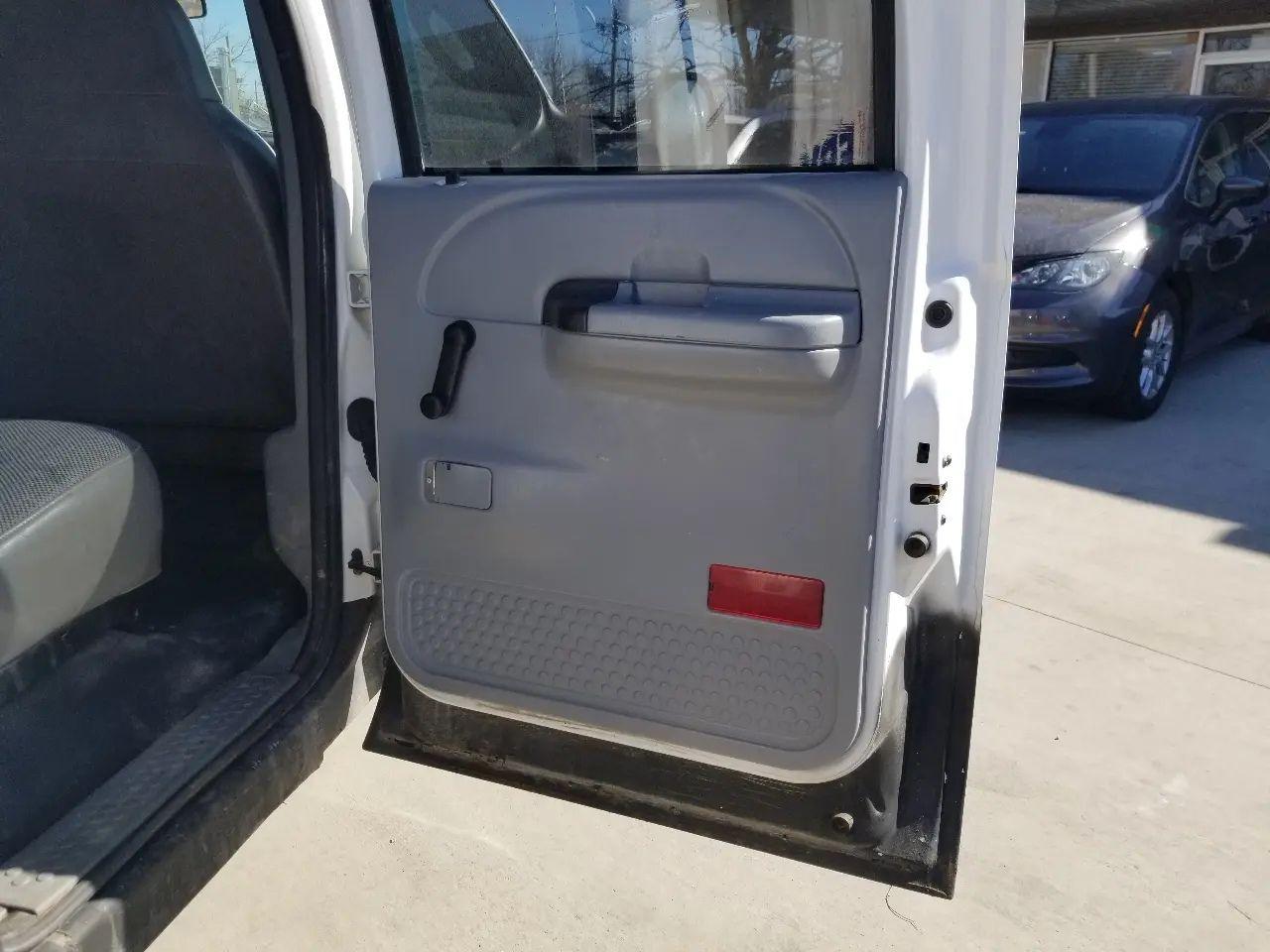 Ford Super Duty F-350 DRW Crew Cab 176" WB 60" CA Lariat 4WD 2004