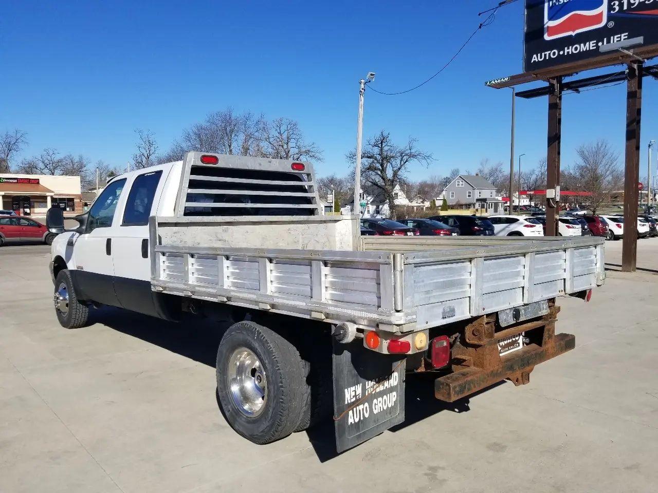 Ford Super Duty F-350 DRW Crew Cab 176" WB 60" CA Lariat 4WD 2004