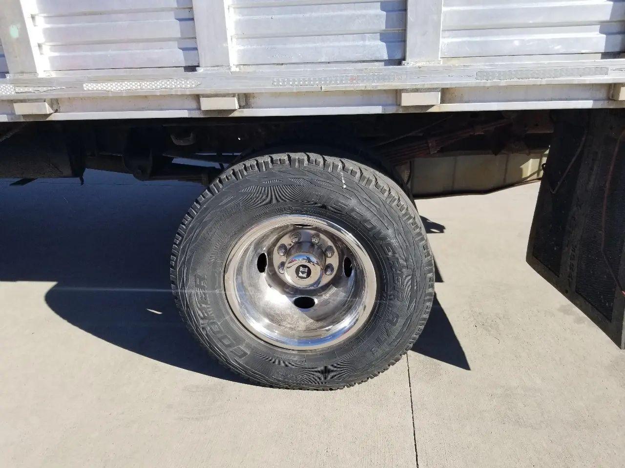 Ford Super Duty F-350 DRW Crew Cab 176" WB 60" CA Lariat 4WD 2004