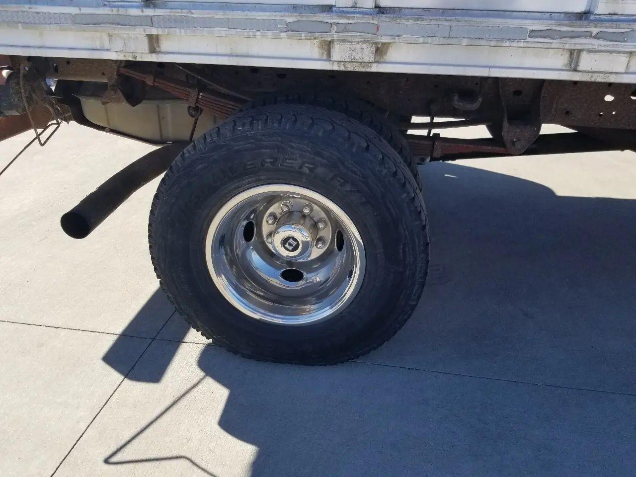 Ford Super Duty F-350 DRW Crew Cab 176" WB 60" CA Lariat 4WD 2004