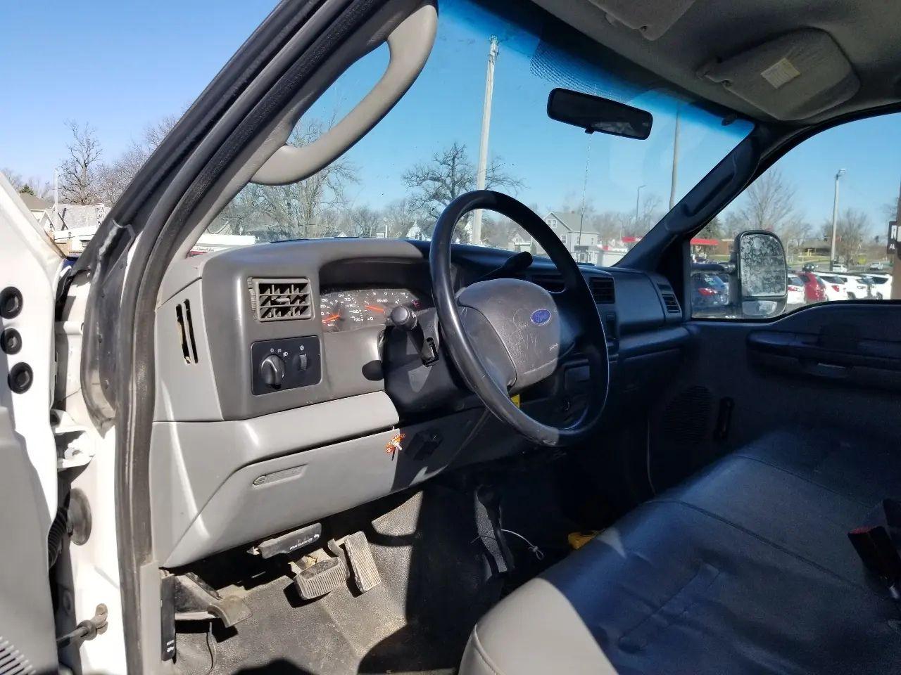 Ford Super Duty F-350 DRW Crew Cab 176" WB 60" CA Lariat 4WD 2004