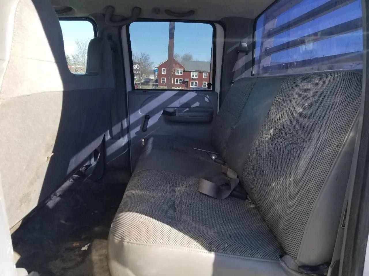 Ford Super Duty F-350 DRW Crew Cab 176" WB 60" CA Lariat 4WD 2004