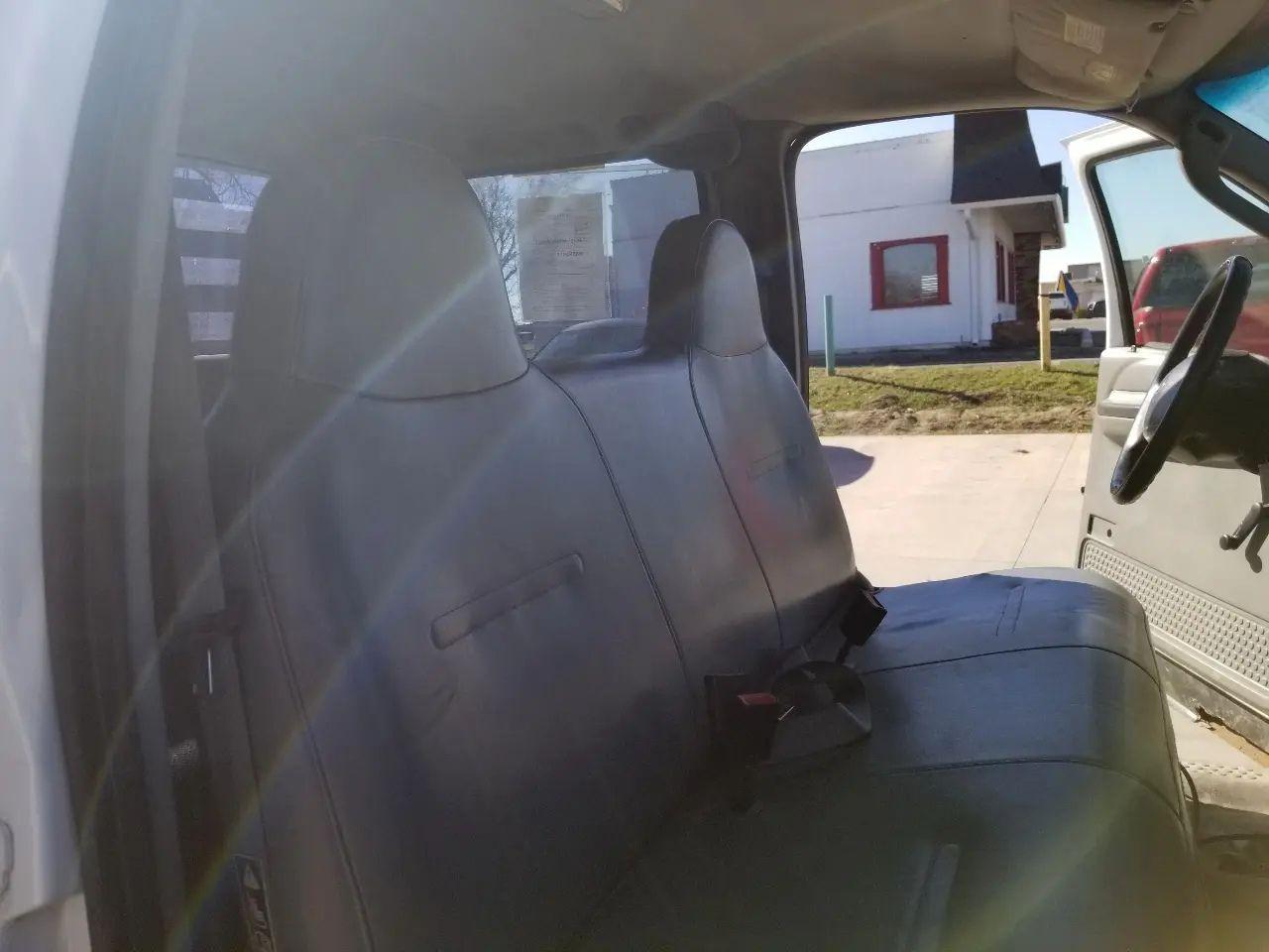 Ford Super Duty F-350 DRW Crew Cab 176" WB 60" CA Lariat 4WD 2004