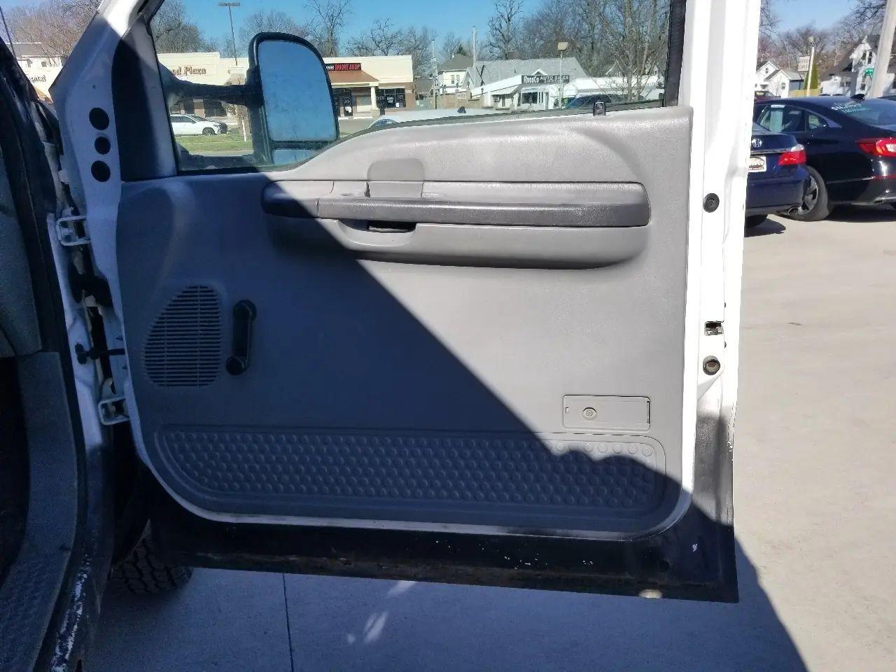 Ford Super Duty F-350 DRW Crew Cab 176" WB 60" CA Lariat 4WD 2004